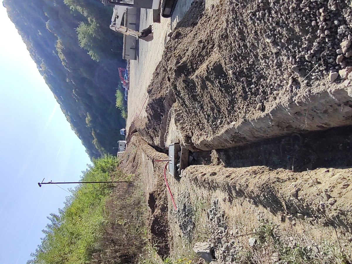 Execut lucrari cu miniexcavator 2.5 tone
