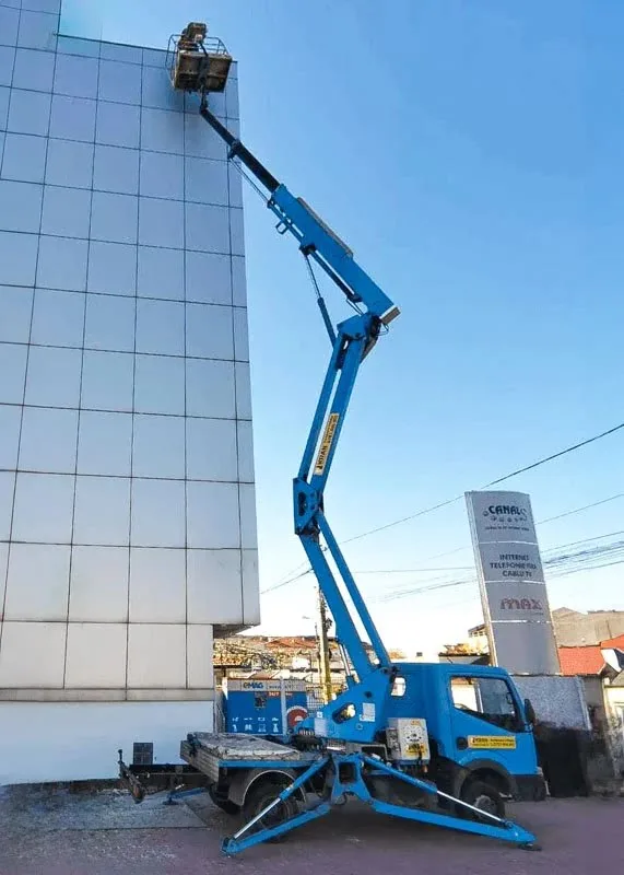Închiriere nacelă pe camion 22 m, Nissan Cabstar cu Tecchio M22, Constanța