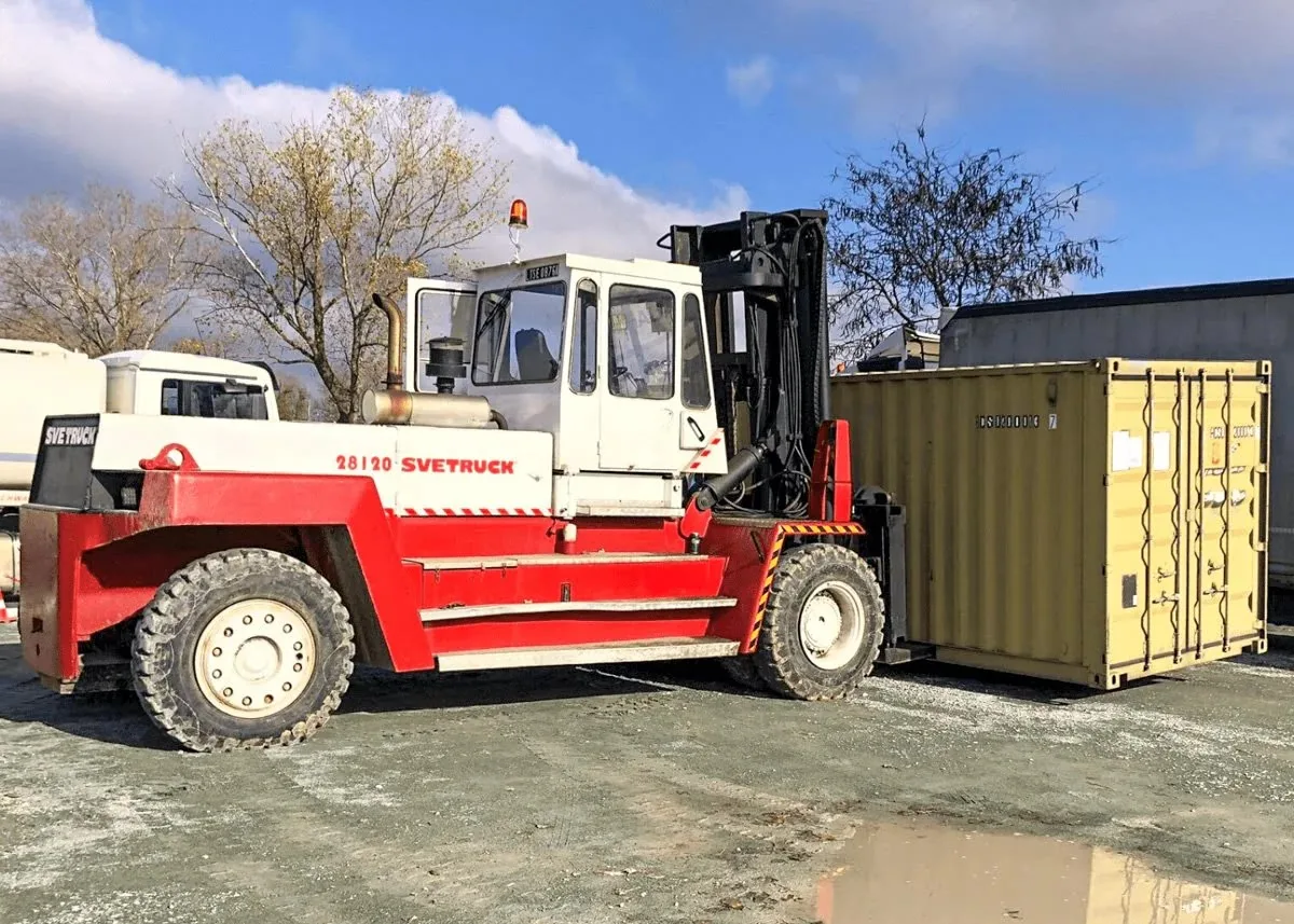 Închiriere stivuitor Svetruck 28 tone pentru containere și sarcini grele, Constanța