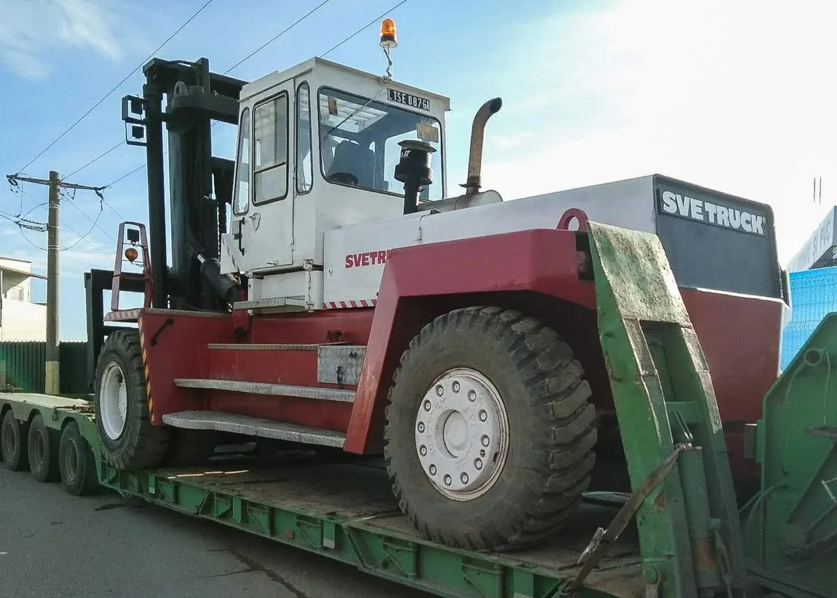 Închiriere stivuitor Svetruck 28 tone pentru containere și sarcini grele, Constanța