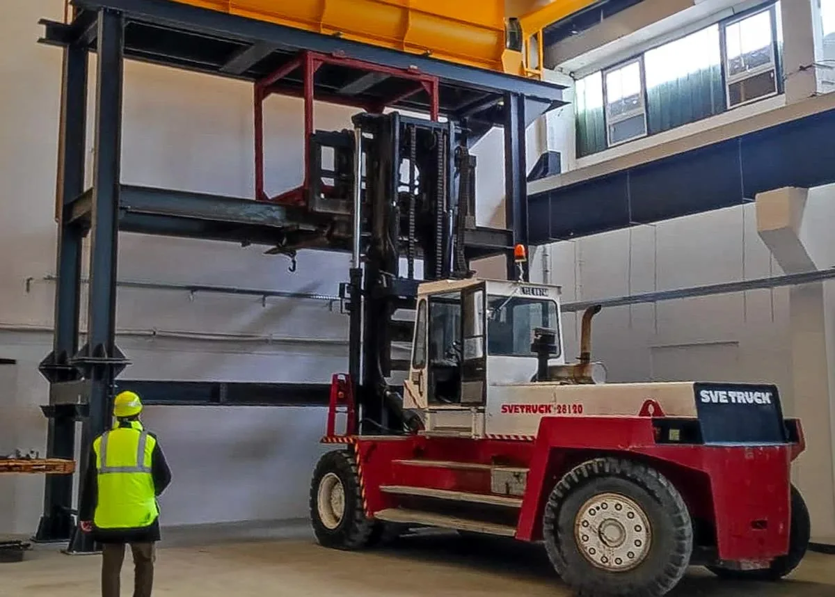 Închiriere stivuitor Svetruck 28 tone pentru containere și sarcini grele, Constanța